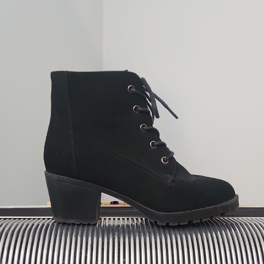 CUTE I.D. REQUIRED BLACK VELVETY/FAUX SUEDE FABRIC INSIDE ZIP COMBAT BOOTS SZ 5